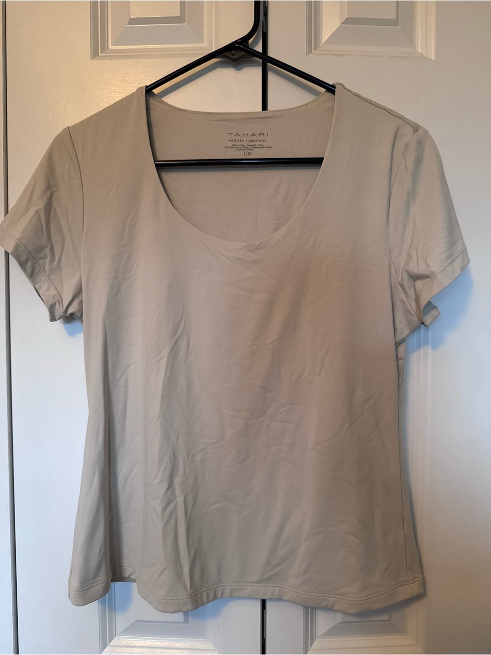 Tahari Light Beige Scoop Neck Short Sleeve Top